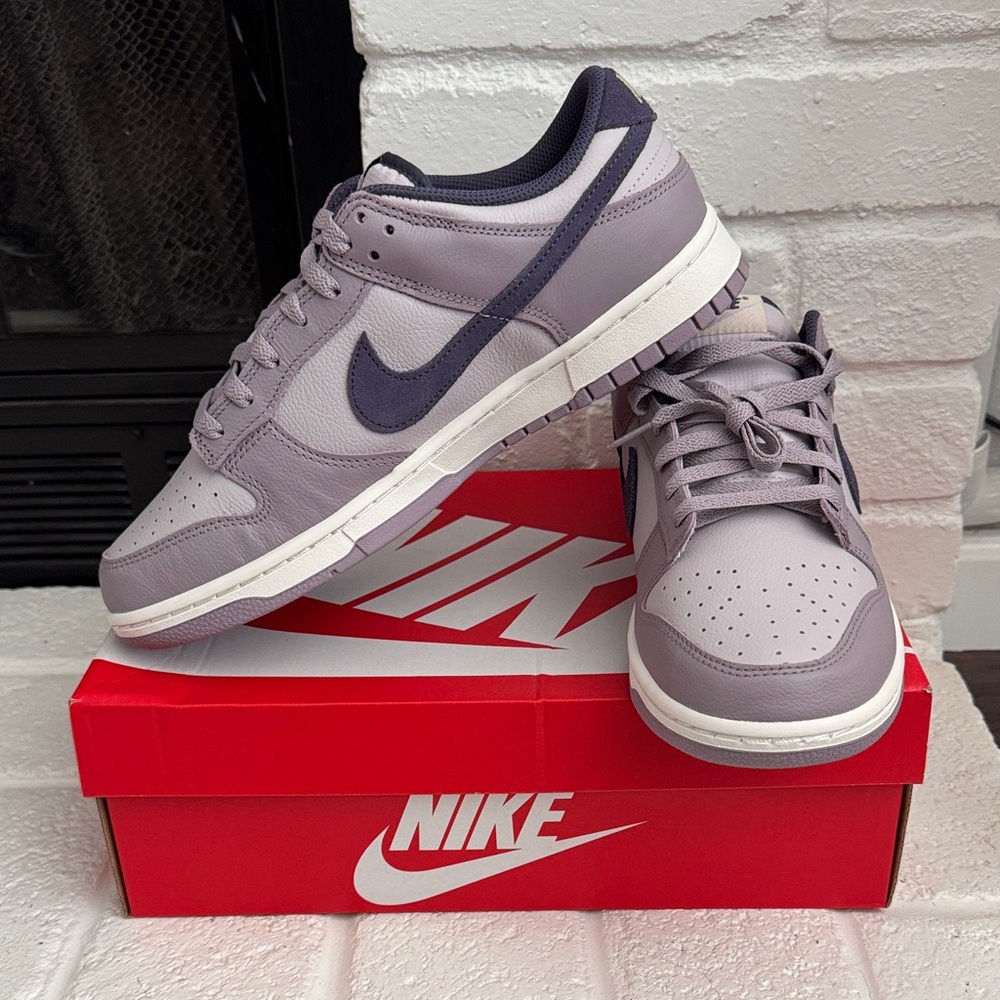 Nike Dunk Low Retro SE in Light/Platinum Violet / Dark Raisin-M 10.5 / W 12
